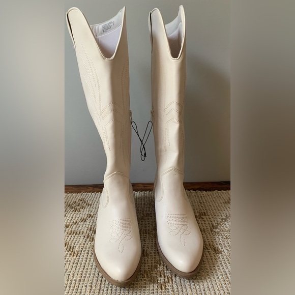 Cream Heeled Western Tall Boots NWOT - Picture 7 of 9